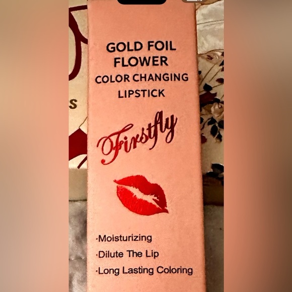 FIRSTFLY LIPSTICK WITH A DAISY 🌼 IN THE MIDDLE. COLOR CHANGING. 4.99 SHIPPING - Picture 2 of 2